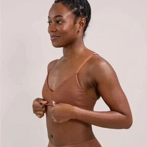 Nude Barre Wireless Bralette Size Medium 4PM NWT